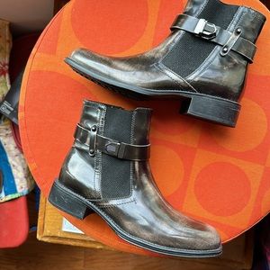 Aquatalia Women’s Brown Patent Leather Ankle Boots Size 9.5 NIB fit like a 9